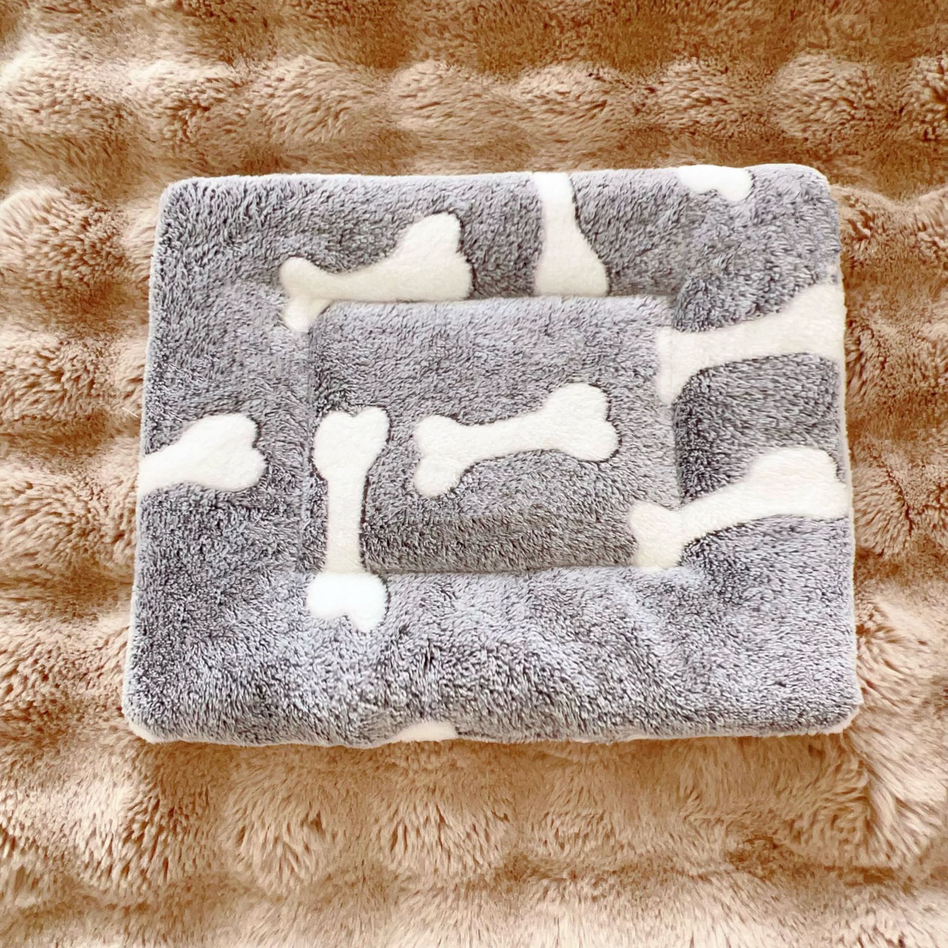 Cojín transfronterizo para mascotas, tapete de franela gruesa, tapete de gato de felpa suave, tapete de invierno para perrera al por mayor