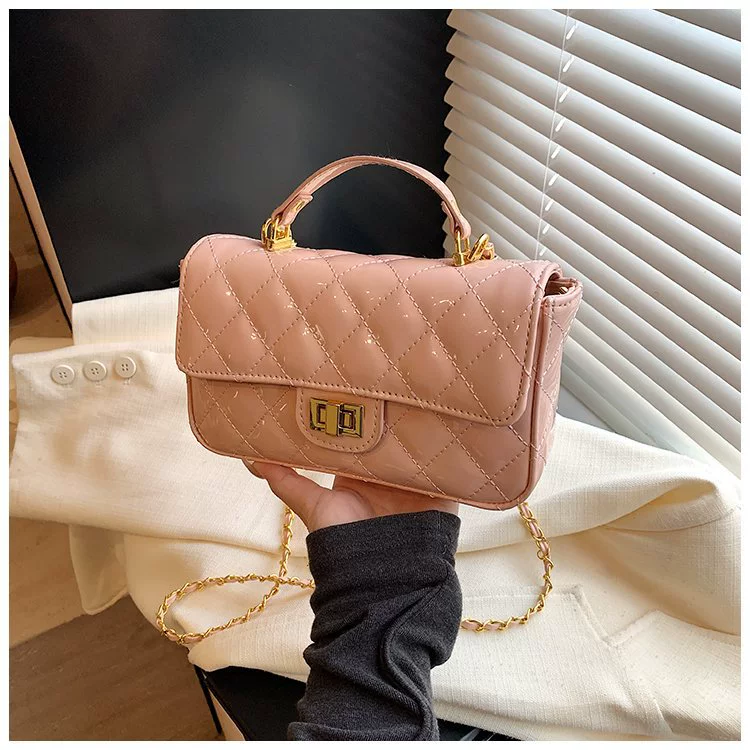 Shoulder bag with diamond pattern, one-shoulder bag, chain, Chanel style, genuine leather