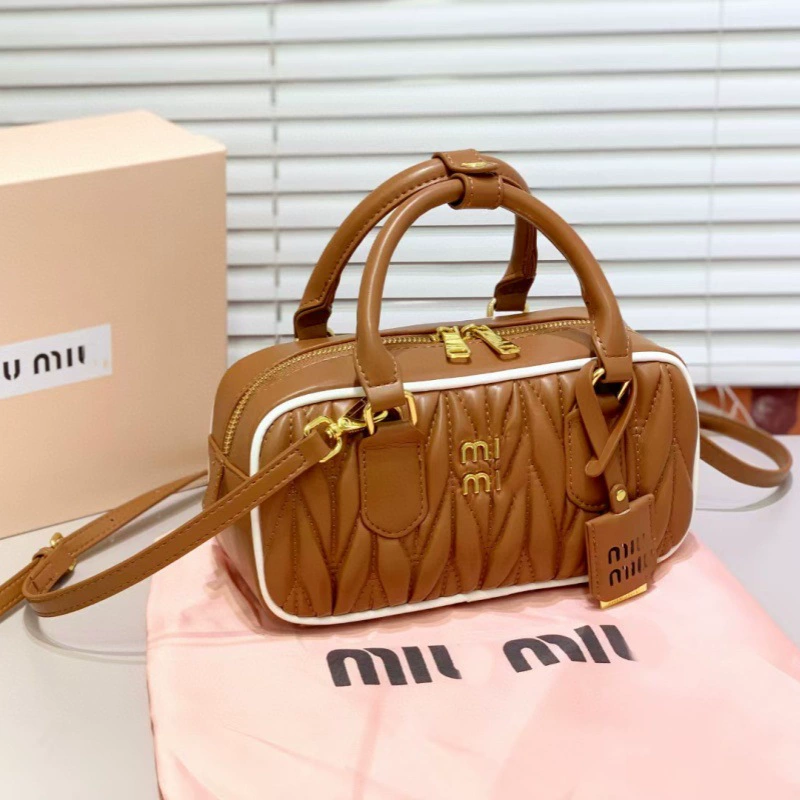 Новая 2025 года мешок Miu Bowling Bag Boston женская сумка через плечо с одной лямкой, складная ручка, модная подушка-сумка