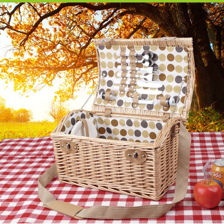 Cesta de regalo portátil de ratán de stock de fábrica con tapa Tour de primavera con vajilla Cesta de frutas Cesta de picnic de mimbre hecha a mano