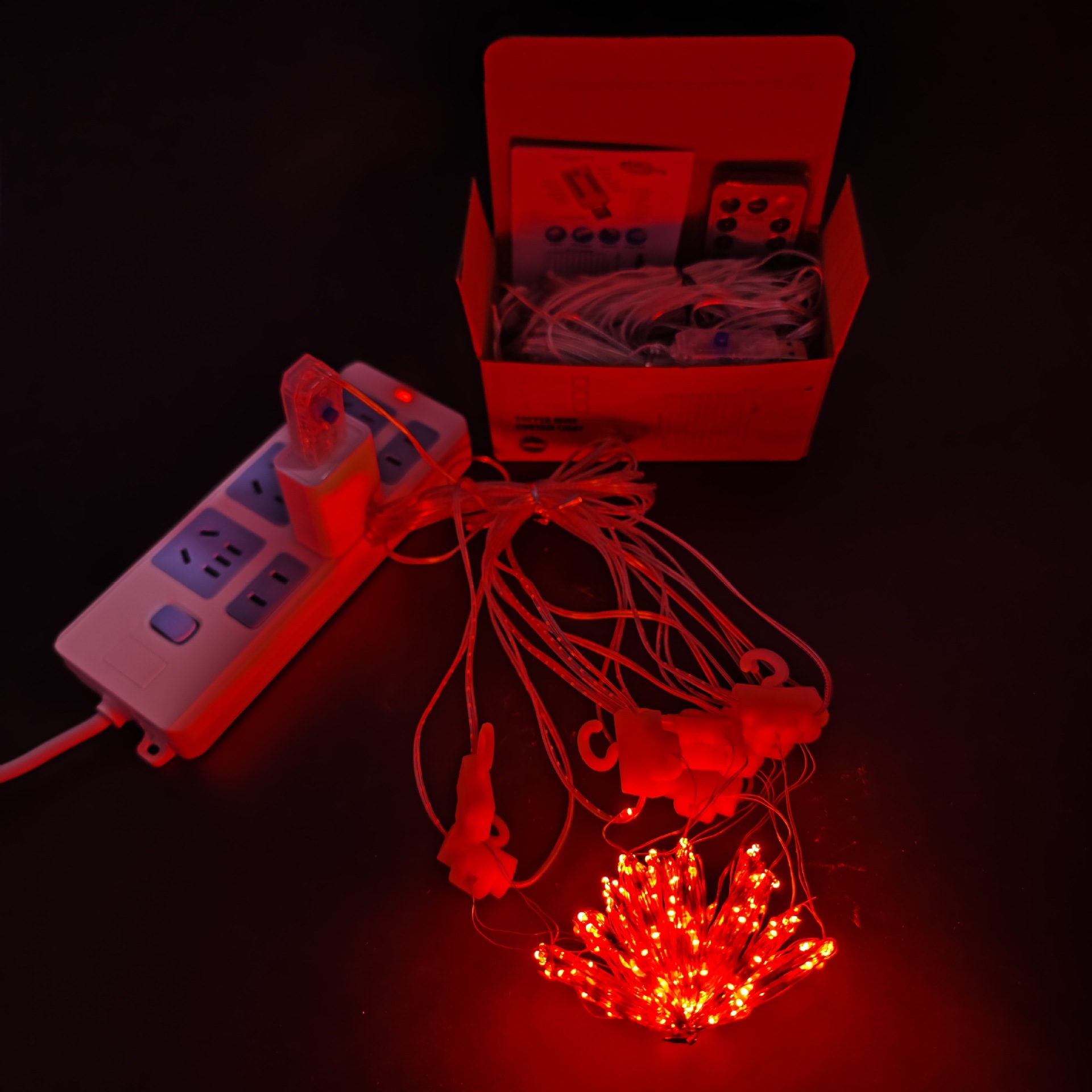 Guirnalda de luces LED de alambre de cobre de 3x3 metros con ganchos, control remoto y enchufe USB, para decoración de cortinas de dormitorio, disponible para envío transfronterizo.