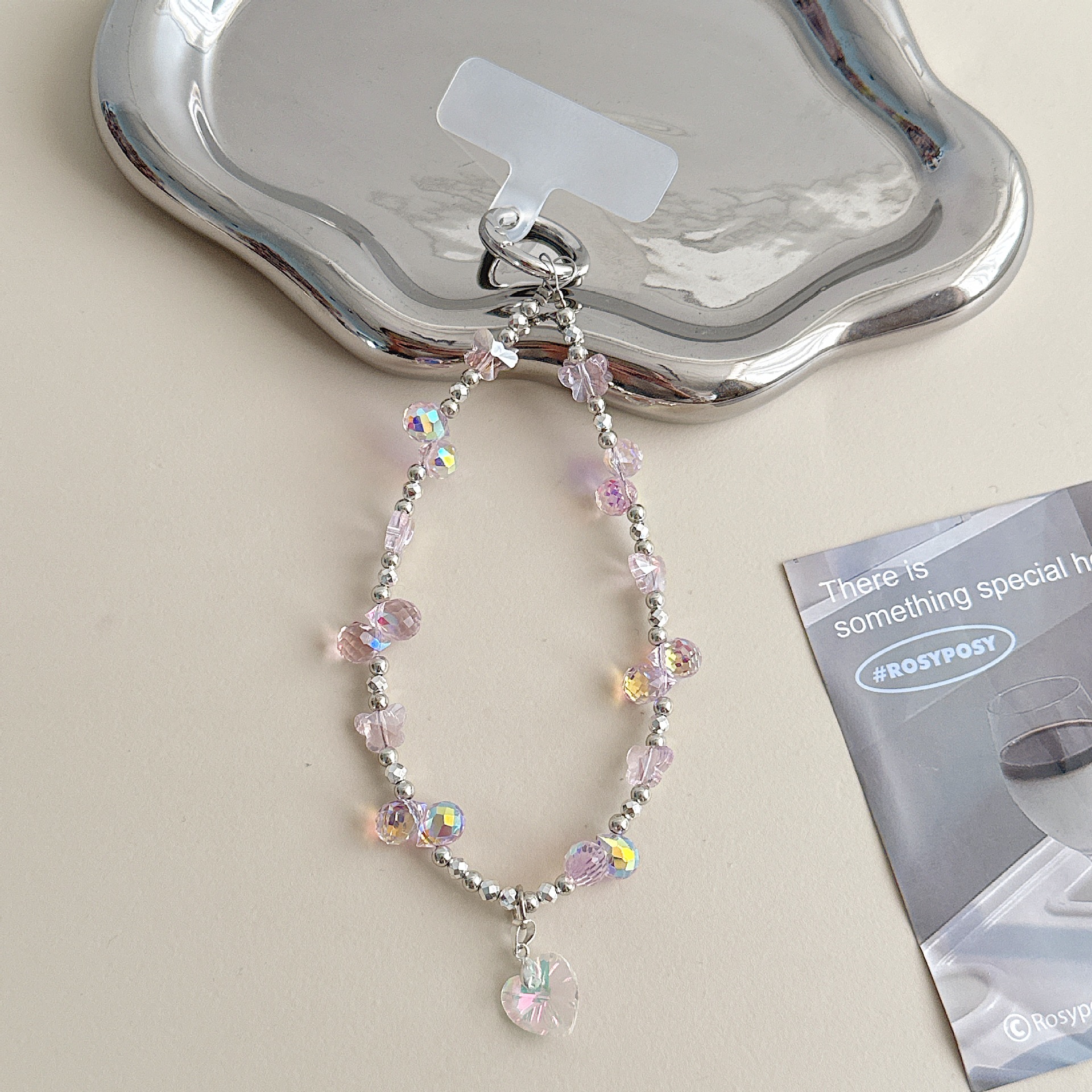 Boutique hecho a mano de alta gama teléfono móvil cadena colgante mujer ins fresa mariposa amor colgante moda teléfono móvil cadena colgante corto