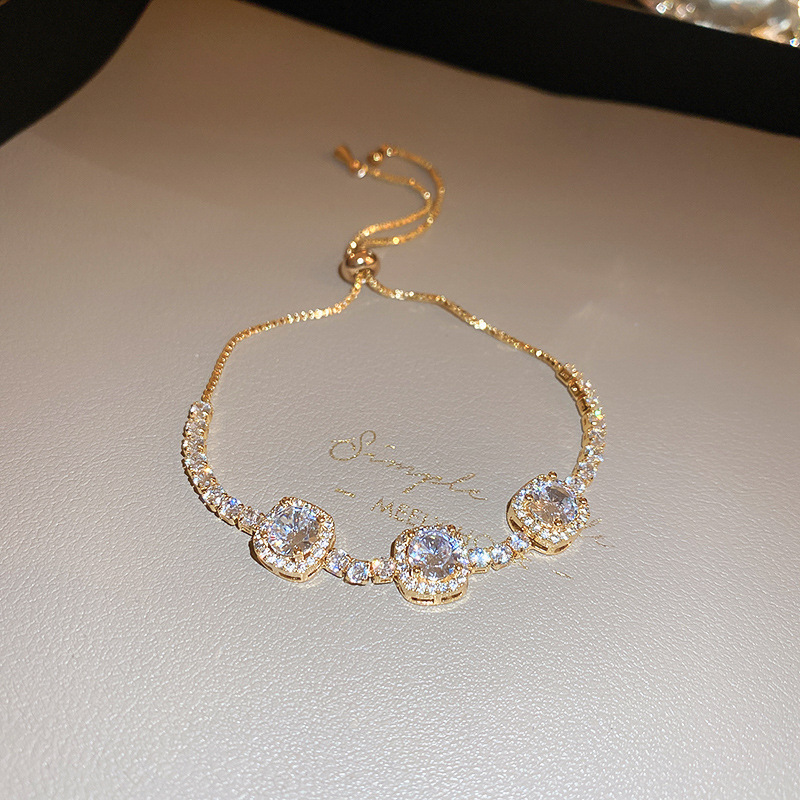 Pulsera de flores de metal transfronteriza europea y americana, nicho femenino, sentido de alta gama, pulsera simple y versátil, accesorios de joyería de lujo ligeros de moda