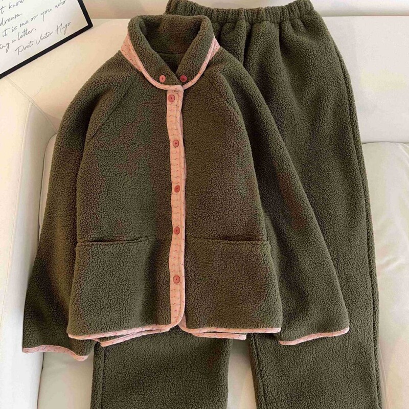 Sweet and Cute Floral Hemmed Polar Fleece Pajamas for Women Autumn and Winter 2025 New Warm and Wearable Home Wear Set Sweet and Cute Floral Hemmed Polar Fleece Pajamas for Women Autumn and Winter 2025 New Warm and Wearable Home Wear Set