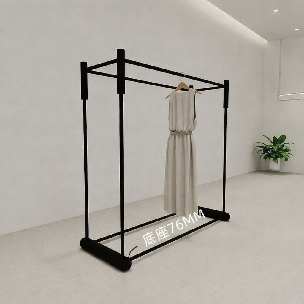 Tienda de ropa de mujer Zhongdao marco negro forjado doble fila estante de piso grueso grueso exhibición de ropa de alto valor de la cara Zhongdao marco