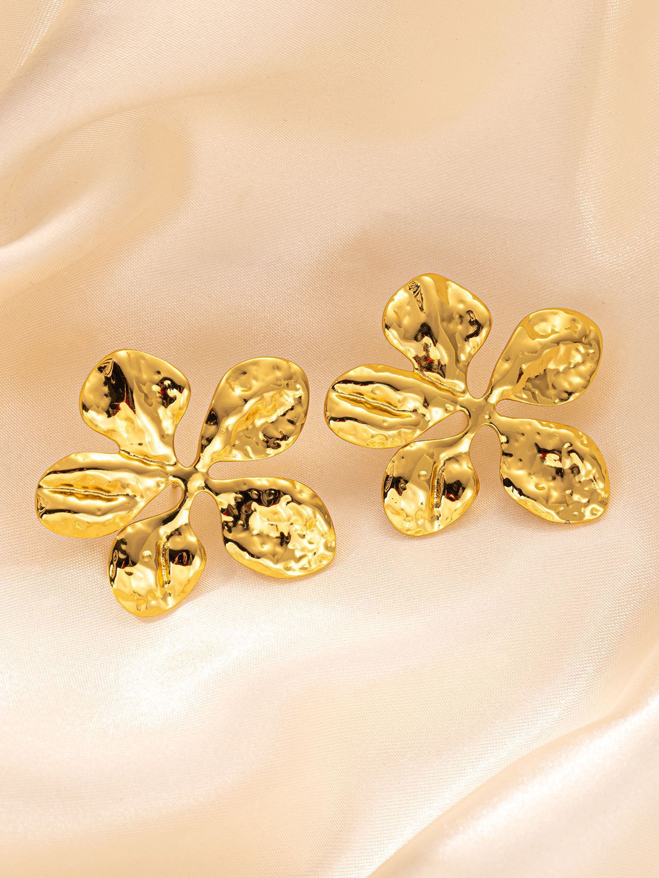 다섯 꽃잎의 꽃 귀걸이