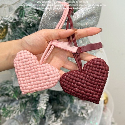 New Bv Red Heart-Shaped Bag Pendant, High-End Handmade Woven Bag Charm, Fashionable and Versatile Keychain