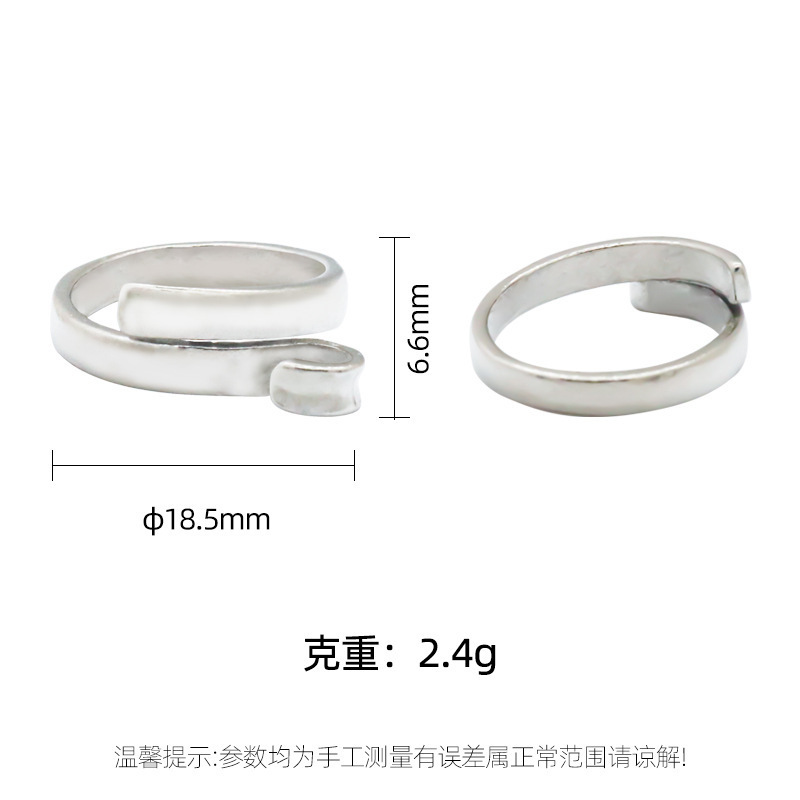 Un solo gancho plateado