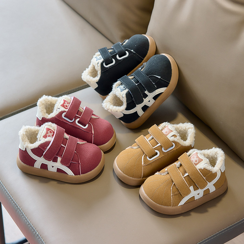 Zapatos de algodón para niños 2025 invierno coreano de piel esmerizada bebé de cordero y zapatos de skate de lana al por mayor