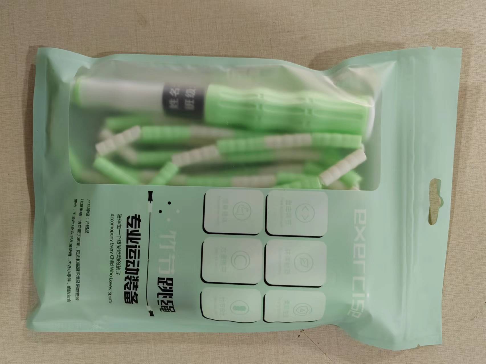 Cuerdas de salto ajustables especiales para estudiantes de jardín de infantes con cuerdas de salto de acondicionamiento físico para evitar la pérdida de perlas blandas