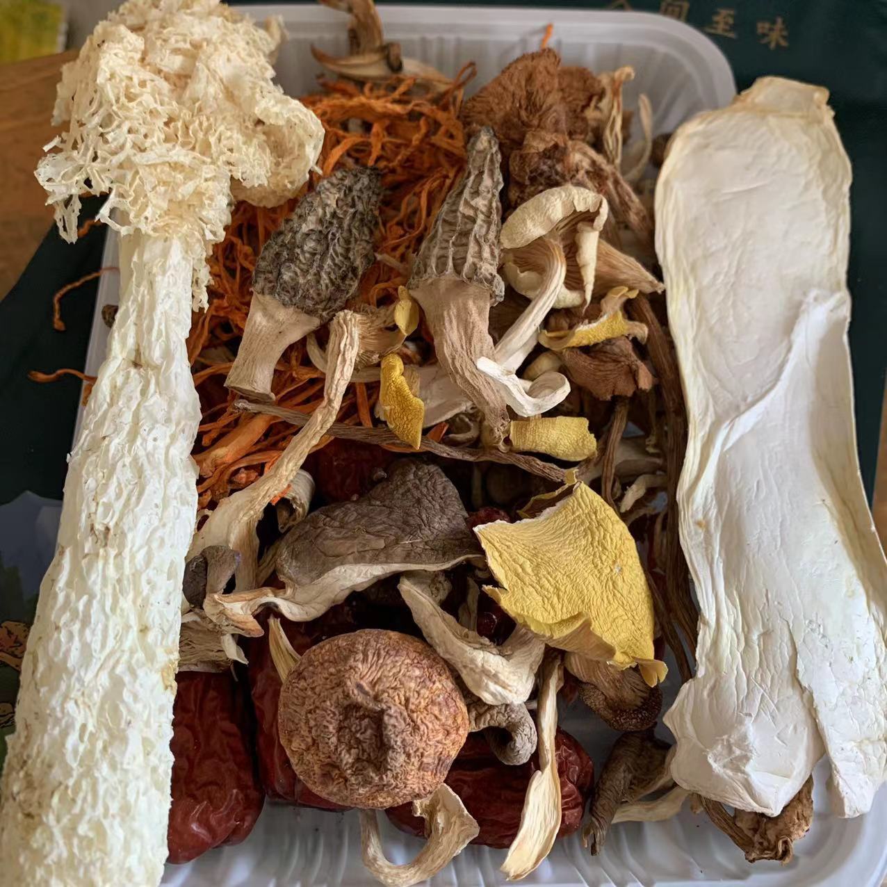 Yunnan Colorful Mushroom Soup Package Yunnan Mushroom Soup Cooking Ingredients Dry Goods Mushroom Soup Pack Stewing Soup Stewing Pork Bones Wholesale Distribution