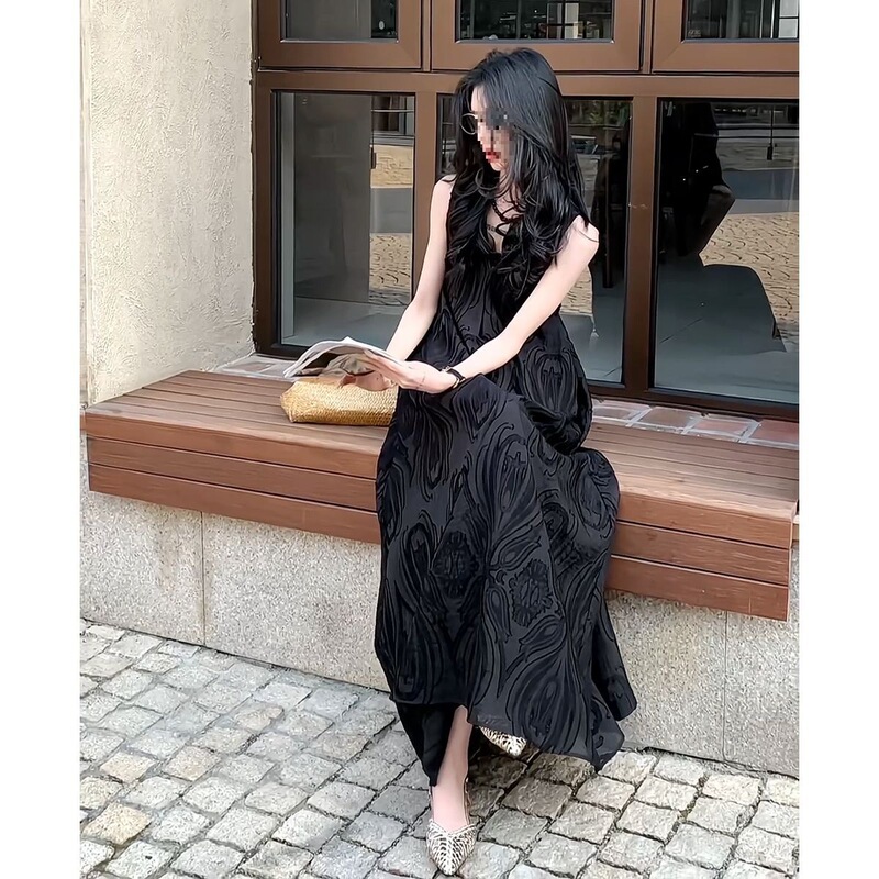 French Design Light Luxury Temperament Sleeveless Vest Dress Women's New Summer Loose Jacquard Long Skirt French Design Light Luxury Temperament Sleeveless Vest Dress Women's New Summer Loose Jacquard Long Skirt