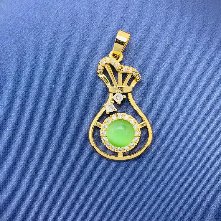 Tiktok Venta caliente colgante al por mayor auto-seleccionado 100 cobre colgante único con fuente de cadena de fábrica al por mayor sin cadena