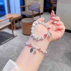 新中国式の国風の小さい方のブランドの財納福のイチゴの結晶のブレスレットの女性の新型の小さい人の手は娘の蜜の贈り物の手を飾ります。