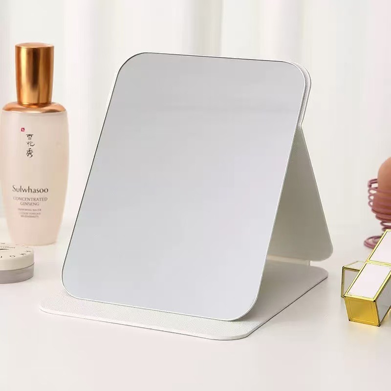 新商品の現物家庭用デスクトップの化粧鏡は携帯で携帯しています。|undefined