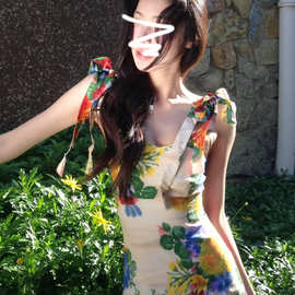 法式气质修身碎花吊带连衣裙子女春夏季长裙2025新款度假旅游穿搭