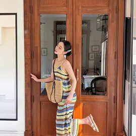 ——————————T050706度假风彩色条纹吊带连衣裙（0.42kg