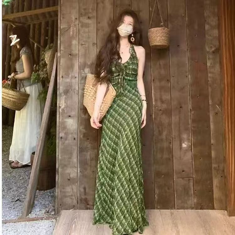 Retro Fresh Green Plaid Suspender Dress for Women 2026 New Style Gentle Elegant Waist-Slimming Backless Long Dress
