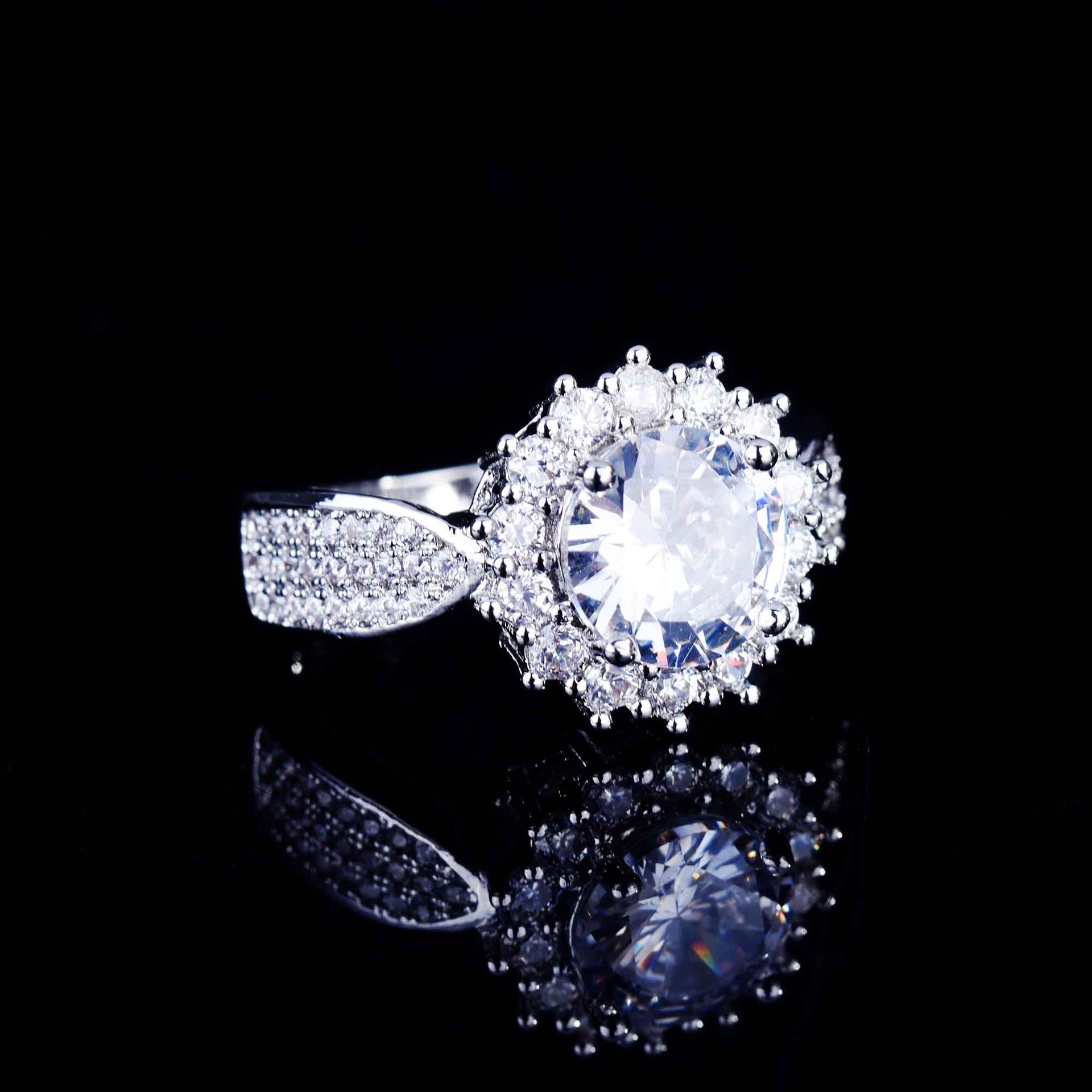 Exquisite Gypsophila Micro-inlaid Zircon Ring Fashion Wedding Ring Accessories display picture 4