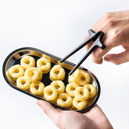 Manufacturer's finger chopsticks for lazy people, auxiliary chopsticks for holding snacks, non-dirty hand chopsticks, finger ring for playing games, lazy people's artifact
