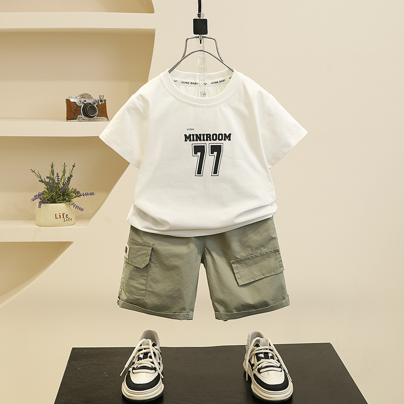 7118 Traje de verano para niños 2025 Nuevo estilo para niños Chaleco fino de manga corta Baby Fried Street Summer Traje de tres piezas