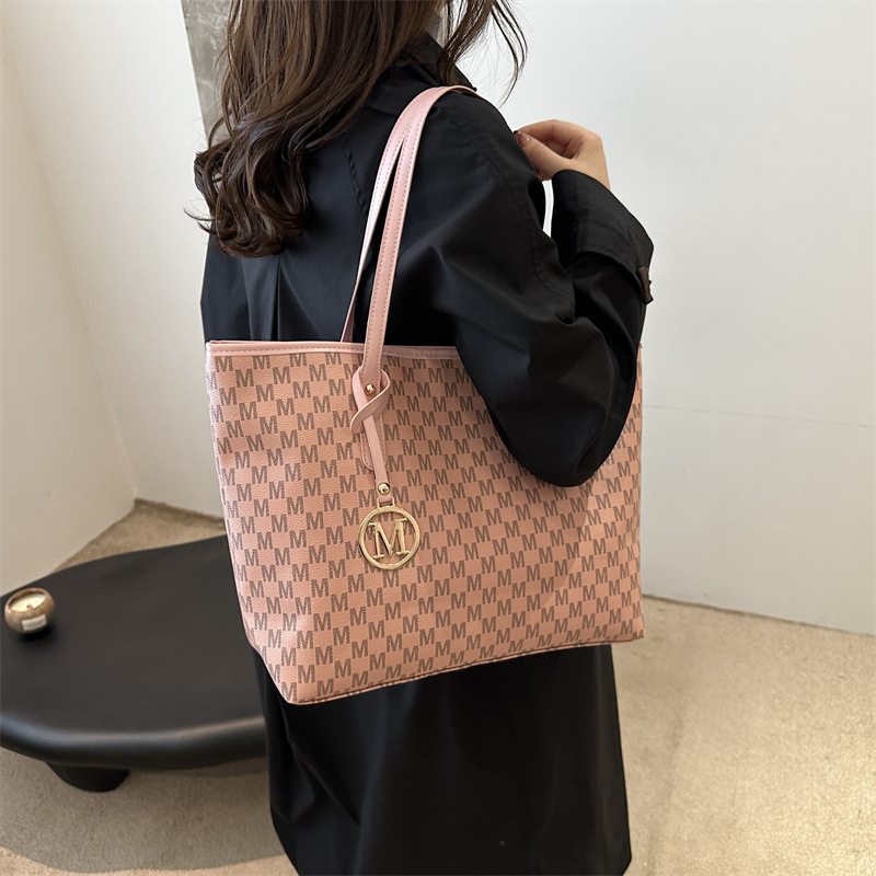 Bolso de gran capacidad para mujeres 2024 nuevo otoño invierno universal nicho de diseño de clase bolsa de hombro de viaje bolsa de mano