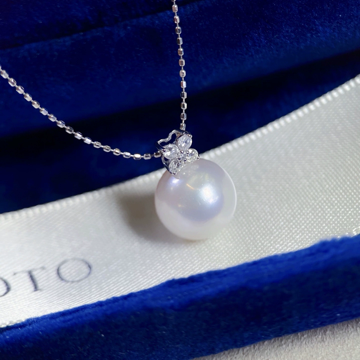 Аксессуары Pt900, подвеска в форме четырехлистного клевера, инкрустированная бриллиантами, модель d0,15ct с бусинами 9-10 мм, без цепочки и бусин