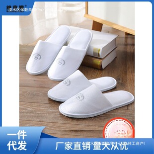 ���Ծ��a�����ӼҼ���һ���ԼӺ�ɫ������ЬƼ��