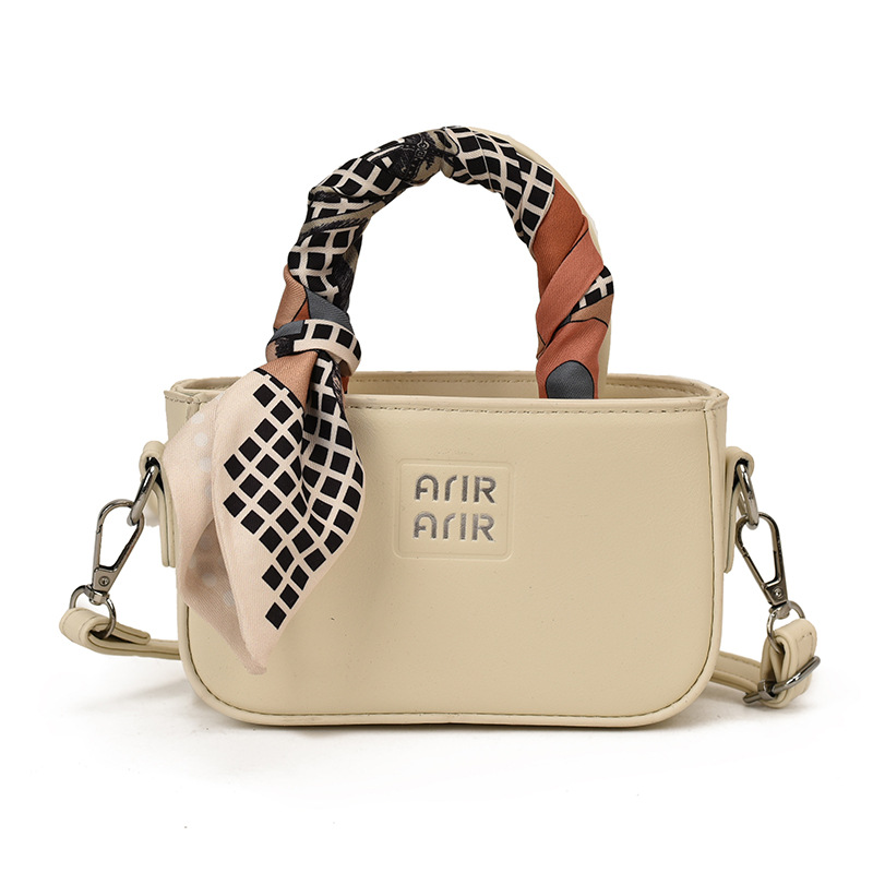 2025 bolsas de hombro populares coreanas para niñas, bufandas de seda extranjeras, bolsas de mano para bebés, mini bolsas de accesorios para niños lindos