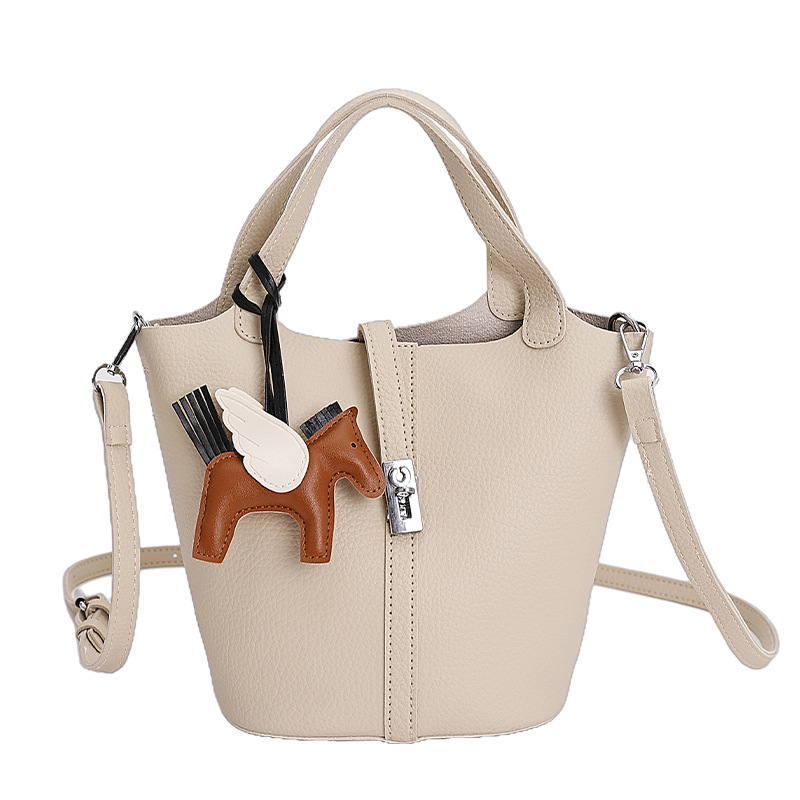 Bolsa de cestas de comida de mano de alta calidad 2025 nuevo invierno simple bolso de cubo casual bolso de hombro de mujer coreana