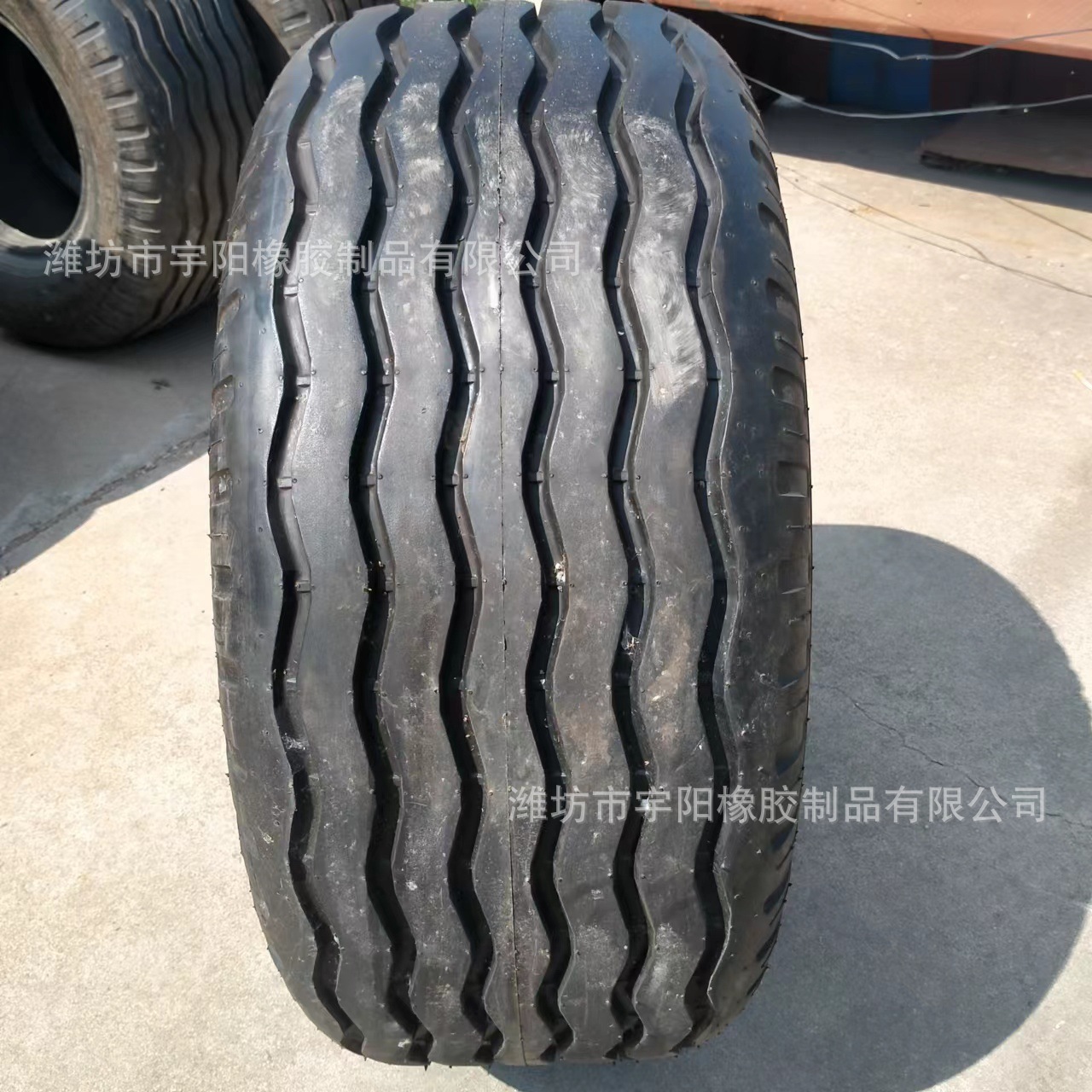 18-20  沙漠运输车 轮胎  水曲花纹 加宽轮胎