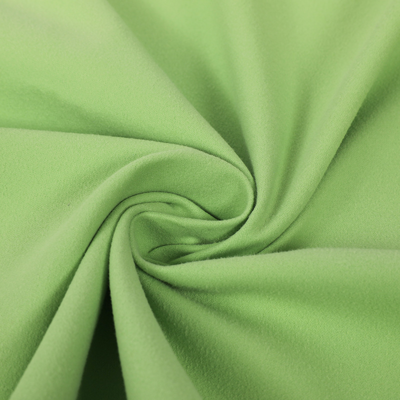 Fábrica de toallas de playa triangular bolsa de cremallera vacaciones de playa toallas de baño al por mayor conveniente para llevar se puede personalizar secado rápido