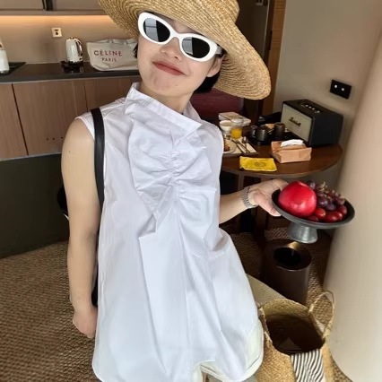 Nanyou High-End Version of the Shirt Features a Ruched Design at the Neckline, with a Sophisticated and Elegant Cut-Out Butterfly Vest Style Nanyou High-End Version of the Shirt Features a Ruched Design at the Neckline, with a Sophisticated and Elegant Cut-Out Butterfly Vest Style