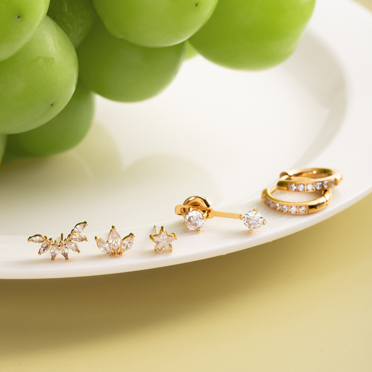 Wanxing Oumeido para una tarjeta aretes de zircon ligero lujoso de alto nivel aretes de acero inoxidable joyas transfronterizas diseño de nicho image 4