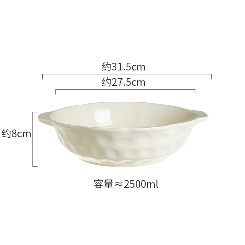 양손으로 빚은 커다란 수프그릇