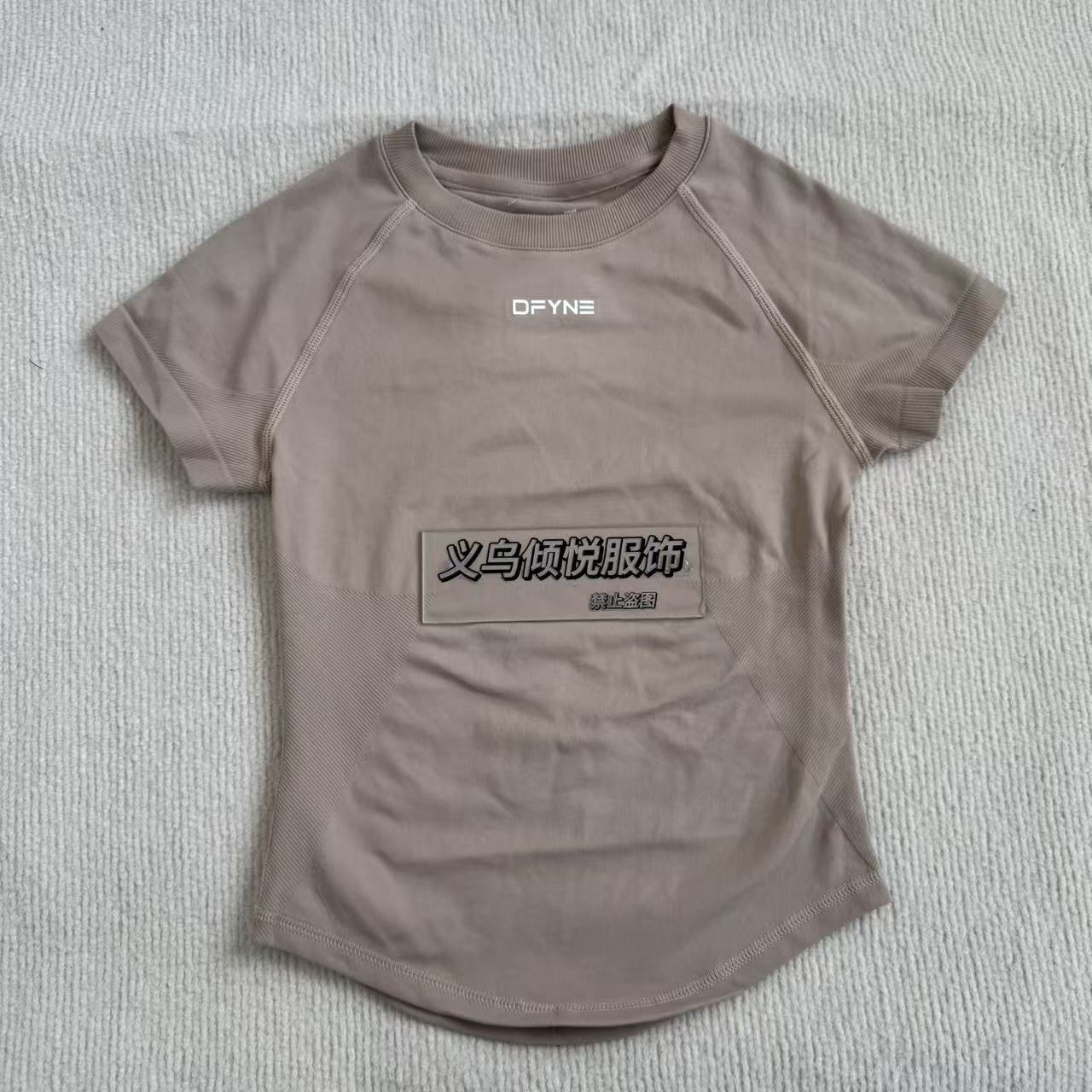 Aliexpress nuevo DFYNE mangas cortas mate nylon alta elástica cuerpo apretado sin bordas de acondicionamiento deportivo T mangas cortas