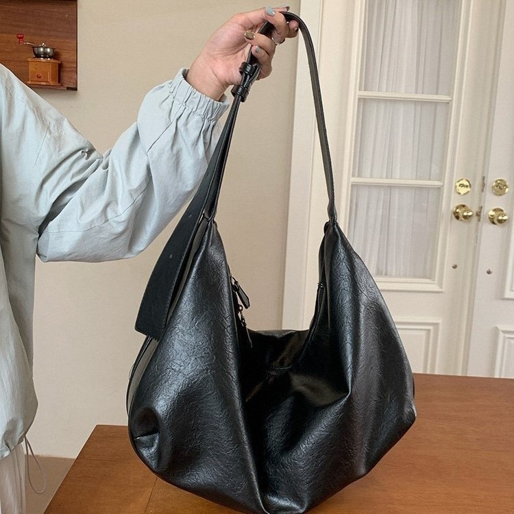 Vintage Soft Large Capacity Black Dumpling Bag For Women, Large Capacity Motorcycle Shoulder Crossbody Tote Bag - Thumbnail 3