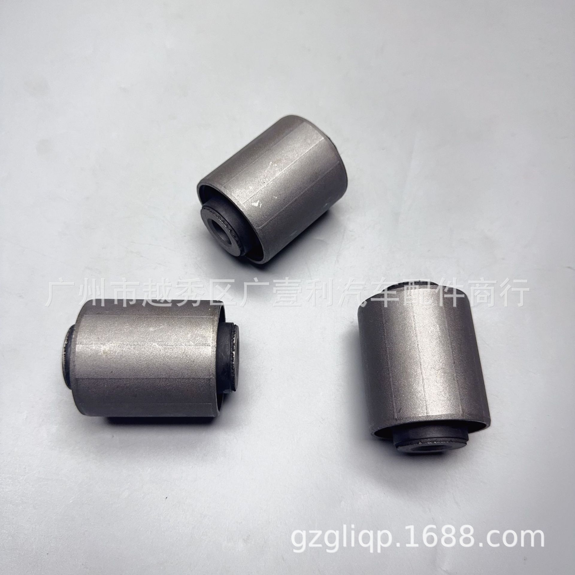 Applicable to 41651-60030 52380-60040BH LX470 UZJ100 4700 rear differential rubber bushing