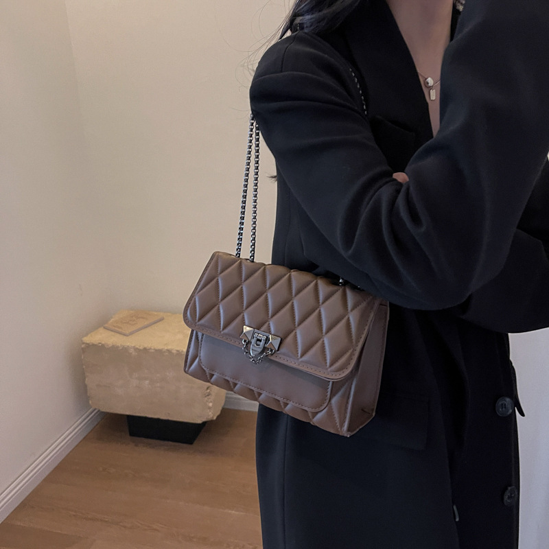 Bolso de mujer cadena de diamond 2024 nuevo bolso retrógrado personalidad pequeña bolsa de moda simple bolso de hombro de mujer