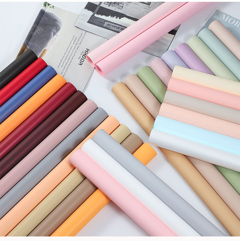 Lizhuran color sólido espesado primer rollo de papel de amor impermeable OPP floral papel de embalaje 56 * 10Y rollo de papel de embalaje