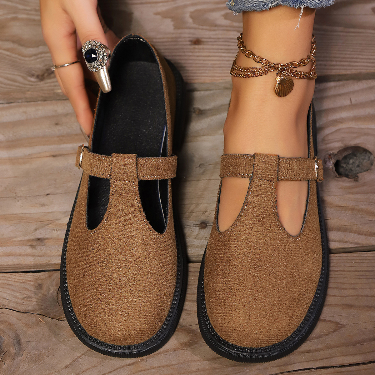 跨境大码秋冬复古圆头皮带扣单鞋新款时尚英伦风小皮鞋平厚跟女鞋