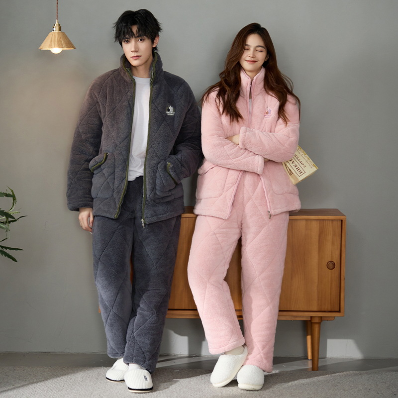 Pajamas de pareja para hombres de invierno de tres capas de algodón de cuello vertical de manga larga y camelón grueso para mujeres se pueden usar en el exterior