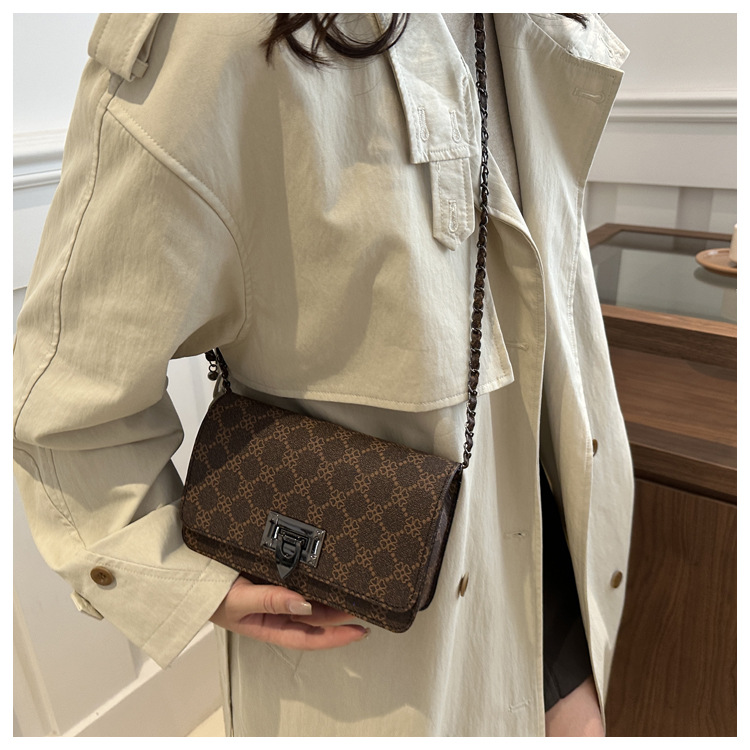 Cross-border women's bag 2024 New leopard print underarm bag, Korean style fashionable and trendy chain single-shoulder bag, riveted crossbody bag undefined