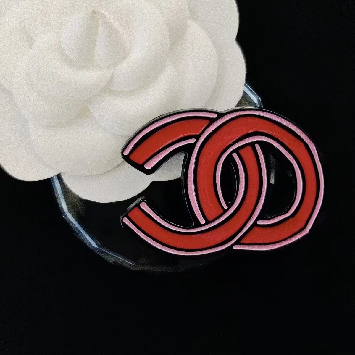 Chanel style brooch epoxy two-color enamel pin fragrant grandma letters high-grade texture macaron color pin buckle