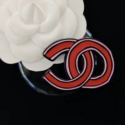 Chanel style brooch epoxy two-color enamel pin fragrant grandma letters high-grade texture macaron color pin buckle (Yaxa sancaqları) - red-face-and-black-background-48mmx35mm