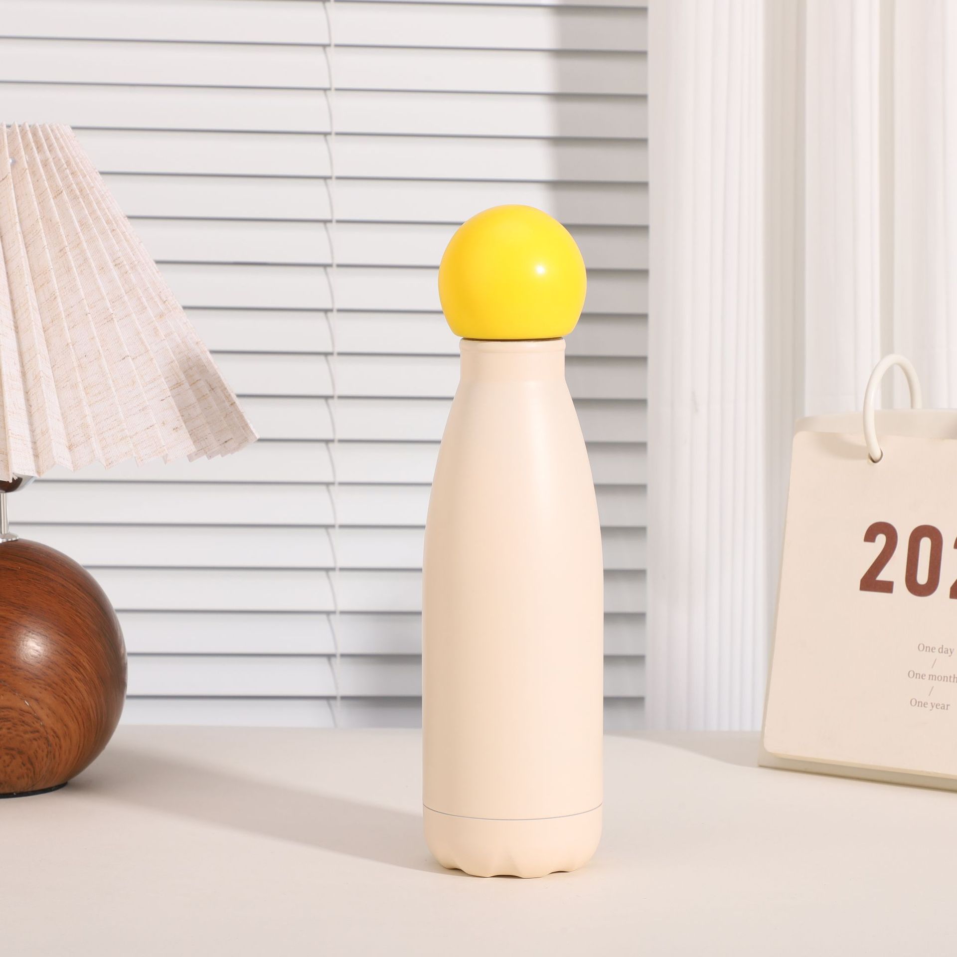 Hochwertige, stylische Isolierflasche aus Edelstahl 304, hitzebeständig, formschön, doppelwandig vakuumisoliert._voghion.com