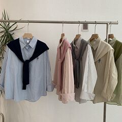 熊の刺繍は襟をめくって、長袖の中の長いストライプのゆったりしたシャツの上着のニットのショールの2つのセットの女性を掛けます。