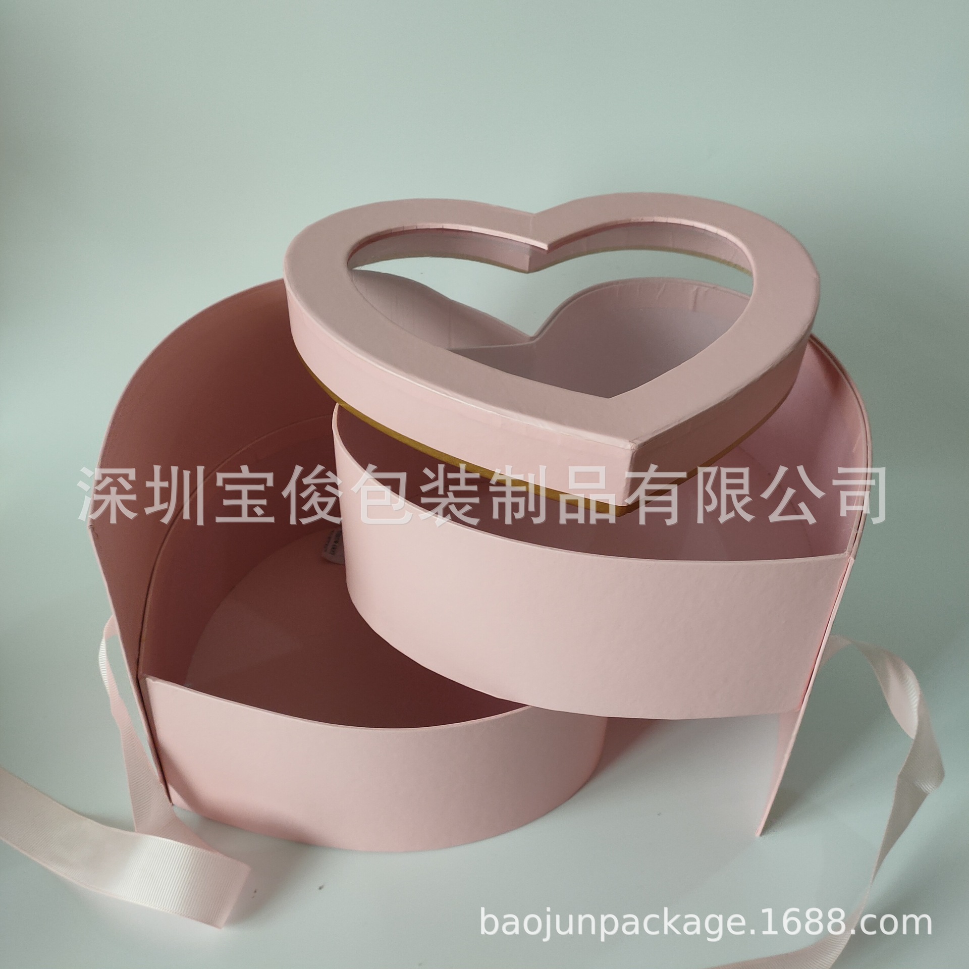 La fábrica hace toda clase de cajas redondas hechas a mano, cajas en forma de corazón, cajas hexagonales, toda clase de cajas especial-formadas, empaquetado del regalo del día de fiesta