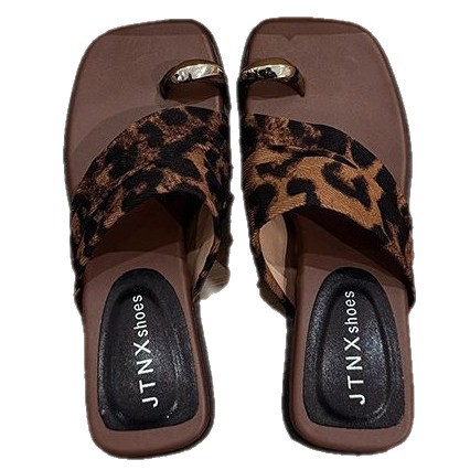 2026 primavera y verano nuevo modelo de leopardo tacones de estilo pequeño estilo universal ligero para usar zapatillas cuadradas con dedos abiertos image 5
