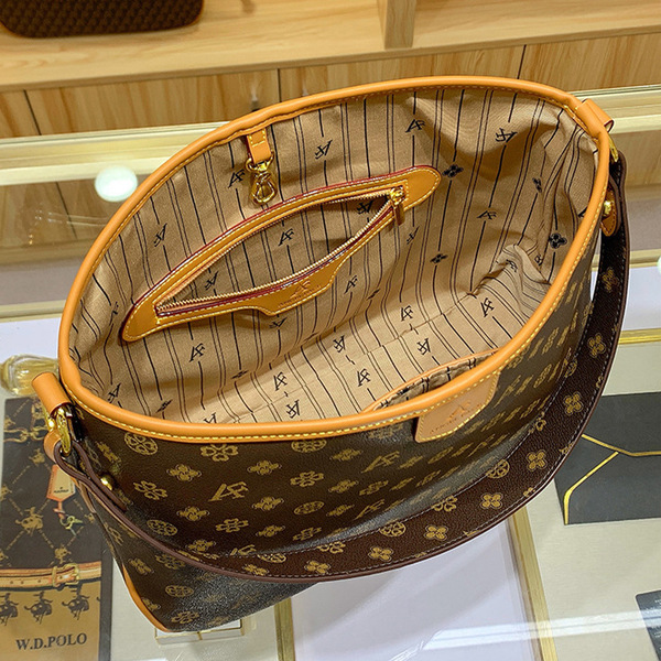 Capacious quality bag one shoulder